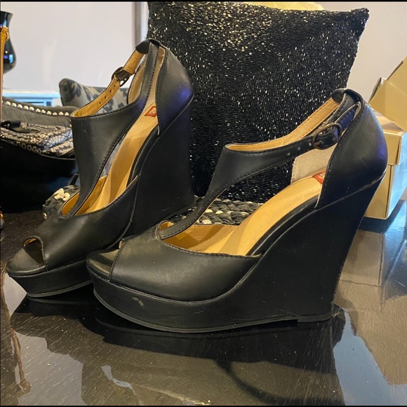 Beautiful Black sandal, wedge platform heel. - Picture 3 of 8